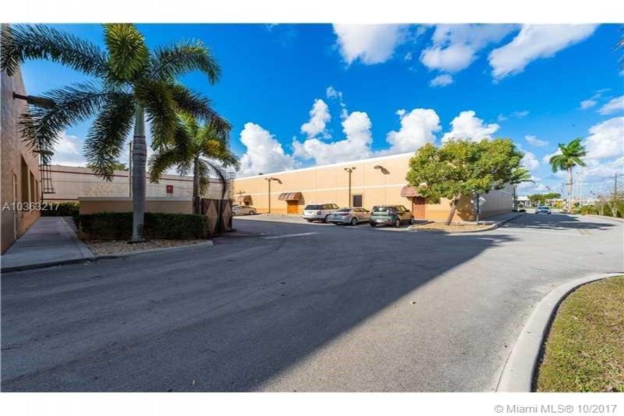 Davie,Florida 33328,Commercial Property,WOLF IN THE WOODS,University Dr,A10363217