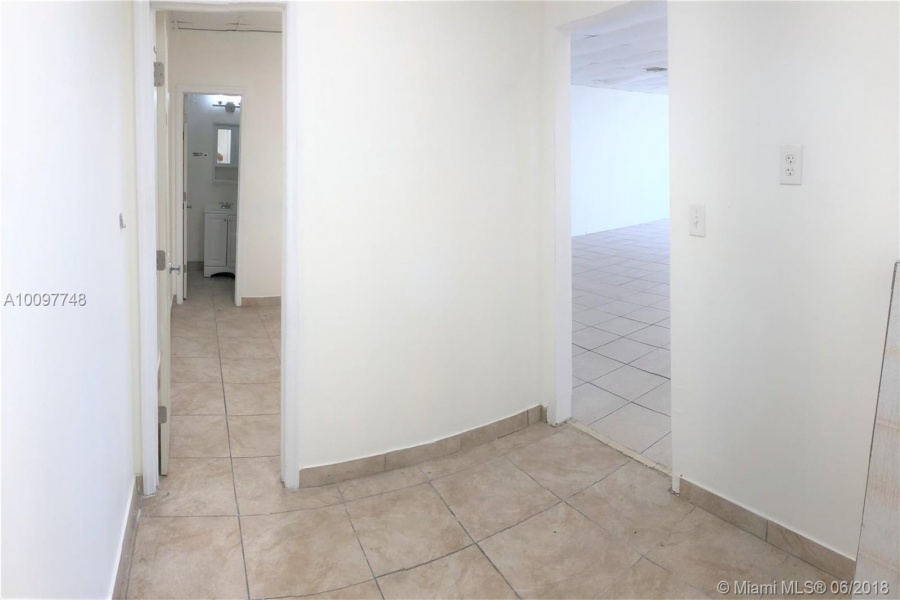 Miami, Florida 33165, ,Commercial Property,For Sale,GOLDLAND PLAZA,40th St,A10097748