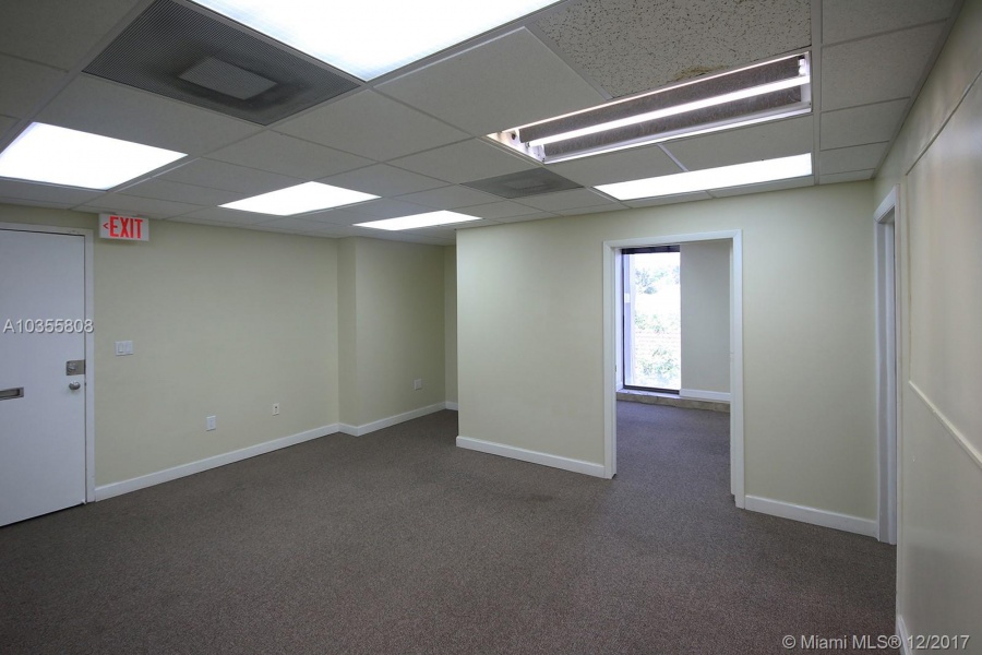 Miami,Florida 33133,Commercial Property,2780 Douglas Rd,37th Ave,A10355808