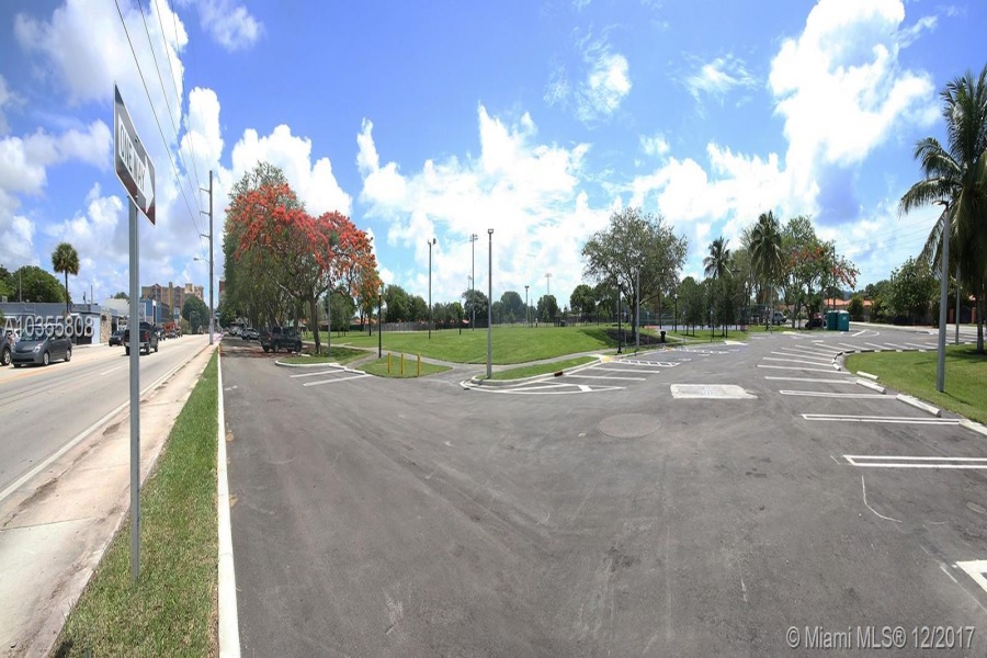 Miami,Florida 33133,Commercial Property,2780 Douglas Rd,37th Ave,A10355808