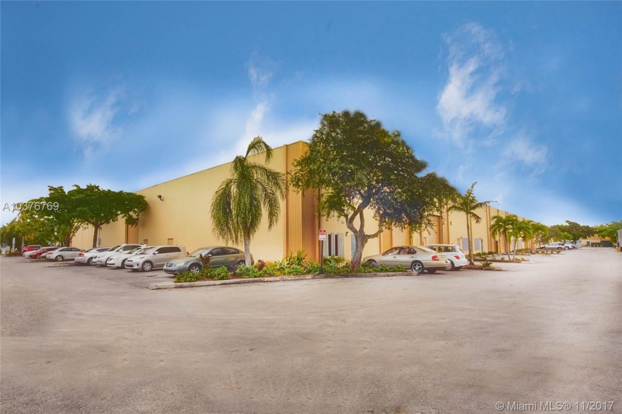 Hialeah,Florida 33016,Commercial Property,Unit 25,81st St,A10376769