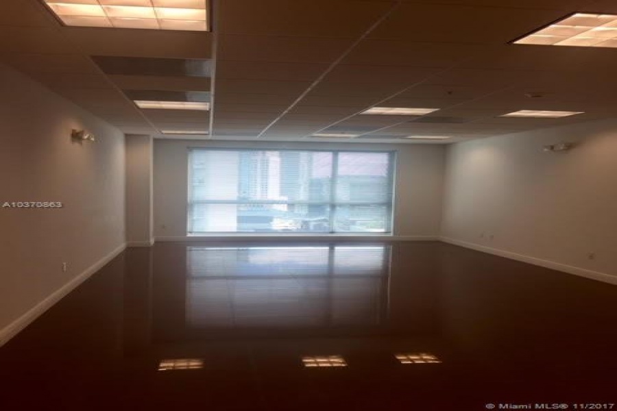 Miami,Florida 33130,Commercial Property,7th St,A10370863