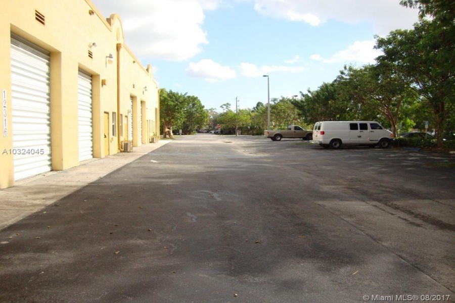 Florida 33186,Commercial Property,133 CT,A10324045